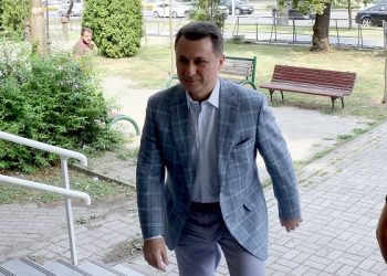 Никола Груевски, пред Кривичен, во деновите кога редовно доаѓаше на суд. / фото: Киро Попов/kolektif.mk