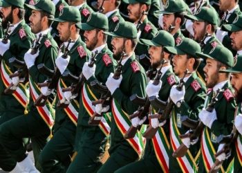 (FILES) In this file photo taken on September 22, 2018 shows members of Iran's Revolutionary Guards Corps (IRGC) marching during the annual military parade which markins the anniversary of the outbreak of the devastating 1980-1988 war with Saddam Hussein's Iraq, in the capital Tehran. - Iran's top security body called an urgent meeting on January 3, 2020 over the "martyrdom" of Quds Force commander Qasem Soleimani by the United States in Baghdad, semi-official news agency ISNA reported. The United States announced earlier that it had killed the commander of the Islamic republic's Quds Force, Qasem Soleimani, in a strike on Baghdad's international airport early on Friday. (Photo by STRINGER / AFP)