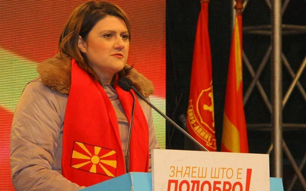 Невенка Стаменковска Стојковски, накитена како елка со симболи на партијата, ќе прави ревизија на партиските вработувања.