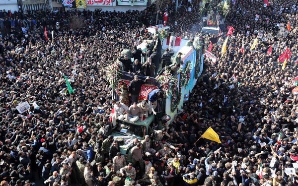 epa08109732 Iranians carrying the coffin of late Iranian Revolutionary Guards Corps (IRGC) Lieutenant general and commander of the Quds Force Qasem Soleimani and his allies in his home town Kerman, Iran, 07 January 2020. Media reported that some people have been died as stuck in the crowd during the funeral.  EPA-EFE/STR