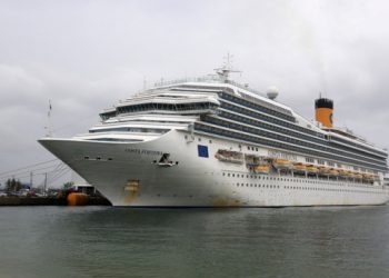 epa07036438 The Costa Fortuna, a 102,587-ton cruise ship, is moored at Sokcho Port in Sokcho, South Korea, 21 September 2018. The Italian-flagged vessel arrived with some 900 tourists aboard and will sail to Vladivostok, Russia, later in the day with 1,800 more passengers.  EPA-EFE/YONHAP SOUTH KOREA OUT