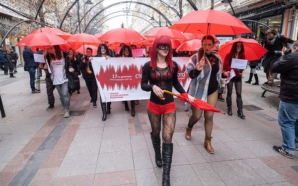 Марш на црвените чадори. Декември 2019 година. фото: Ванчо Џамбаски