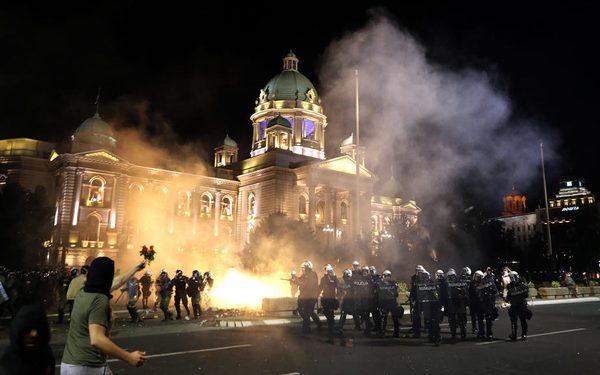 epa08533676 Police clash with protesters outside the Serbian Parliament building in Belgrade, Serbia, 07 July 2020 (issued 08 July 2020). Hundreds gathered to protest after President Aleksandar Vucic announced that a weekend curfew would be enforced amid a surge in coronavirus cases.  EPA-EFE/KOCA SULEJMANOVIC