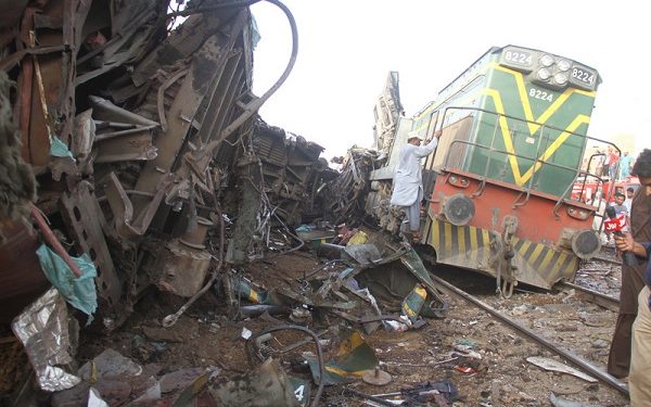 epa07661108 People gather at the scene of a train accident in Hyderabad, Pakistan, 20 June 2019. A passenger train collided with a goods train head on near Hyderabad, killing three people and injuring several others.  EPA-EFE/NADEEM KAHWER