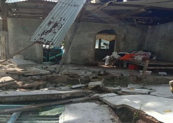epa08609992 A handout photo made available by the Philippine Red Cross shows a damaged home after a quake struck the town of Cataingan, Masbate province, Philippines on 18 August 2020. A 6.7-magnitude quake hit the central Philippines on 18 August, prompting villagers to escape to safety. According to local reports, scores were injured but neither casualties nor major damage were reported.  EPA-EFE/JOHN MARK LALAGUNA/PRC/HANDOUT  HANDOUT EDITORIAL USE ONLY/NO SALES
