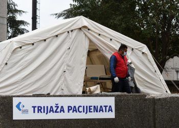 epa08326930 A worker wearing a protective face mask helps set up a pre-triage tent in front of the Clinical Center of Montenegro in Podgorica, Montenegro, 27 March 2020. Health authorities in the small Western Balkan country have reported 67 confirmed cases of the COVID-19 disease caused by the SARS-CoV-2 coronavirus, as well as one death so far.  EPA-EFE/BORIS PEJOVIC