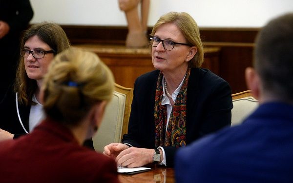 Beograd, 18. oktobra 2019.- Predsednik Srbije Aleksandar Vucic  sastao se danas sa regionalnom direktorom za jugoistocnu Evropu u Ministarstvu spoljnih poslova Savezne Republike Nemacke Suzana Sic (D). PREDSEDNISTVO SRBIJE