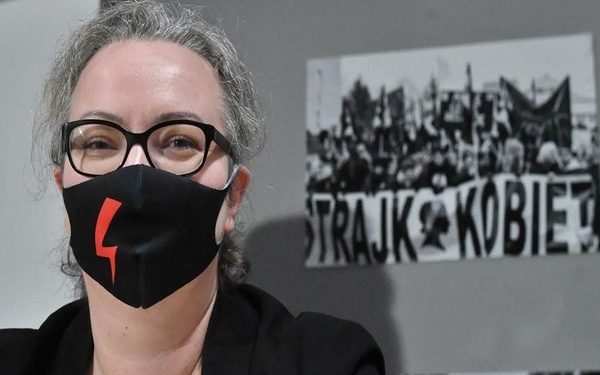 Warszawa, 30.10.2020. Liderka Ogólnopolskiego Strajku Kobiet Marta Lempart podczas konferencji prasowej sztabu OSP w Warszawie, 30 bm. Spotkanie dotyczy³o szczegó³ów organizacji w stolicy i innych miastach dzisiejszych protestów przeciwko zaostrzeniu prawa aborcyjnego. (olm) PAP/Radek Pietruszka