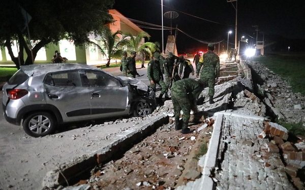 epa09454482 Aftermath of a 7.0 magnitude earthquake in Acapulco, Mexico, 07 September 2021. A 7.0 magnitude earthquake struck Acapulco in southern Mexico. The quake was felt also in Mexico City.  EPA-EFE/David Guzman