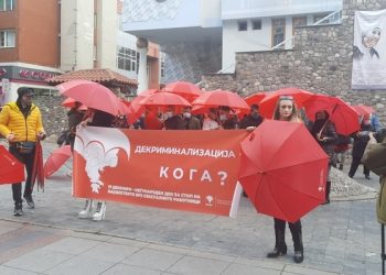 Марш на црвените чадори, Скопје. Фото: Мартина Ацковска / Фронтлајн