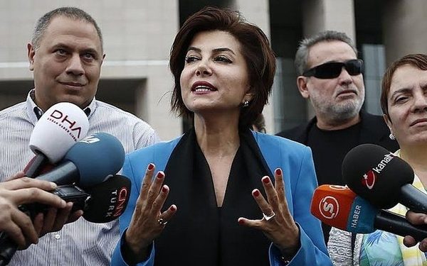 Новинарката Седеф Кабас е обвинета за навреда на претседателот Реџеп Таип Ердоган