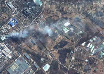 epa09816372 A handout satellite image made available by Maxar Technologies shows overview of fire in southern Chernihiv, Ukraine, 10 March 2022.  EPA-EFE/MAXAR TECHNOLOGIES HANDOUT -- MANDATORY CREDIT: SATELLITE IMAGE 2022 MAXAR TECHNOLOGIES -- THE WATERMARK MAY NOT BE REMOVED/CROPPED -- HANDOUT EDITORIAL USE ONLY/NO SALES