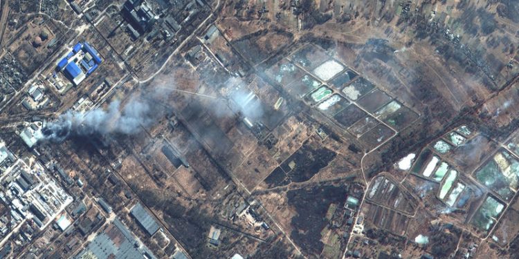 epa09816372 A handout satellite image made available by Maxar Technologies shows overview of fire in southern Chernihiv, Ukraine, 10 March 2022.  EPA-EFE/MAXAR TECHNOLOGIES HANDOUT -- MANDATORY CREDIT: SATELLITE IMAGE 2022 MAXAR TECHNOLOGIES -- THE WATERMARK MAY NOT BE REMOVED/CROPPED -- HANDOUT EDITORIAL USE ONLY/NO SALES