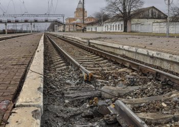 epa09870196 Damaged railway after shelling in the city of Chernihiv, Ukraine, 03 April 2022 (issued 04 April 2022).  Russian troops entered Ukraine on 24 February resulting in fighting and destruction in the country, and triggering a series of severe economic sanctions on Russia by Western countries.  EPA-EFE/NATALIIA DUBROVSKA