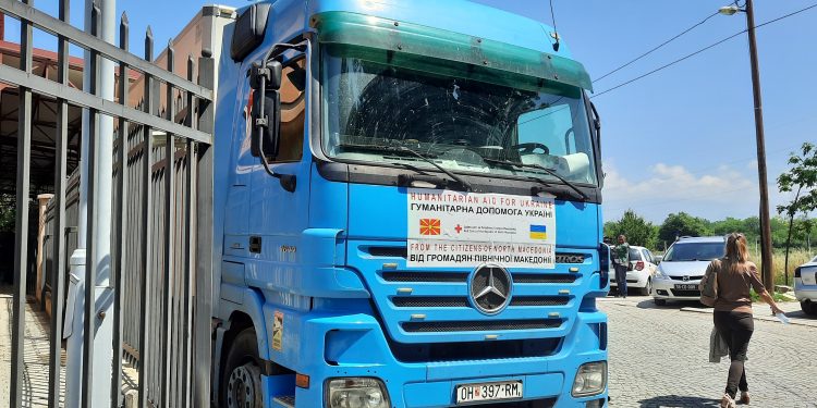 Камион со помош наменета за населението во Украина во организација на Центарот за логистика на Црвен крст/ Фото: М. Ацковска/ Фронтлајн