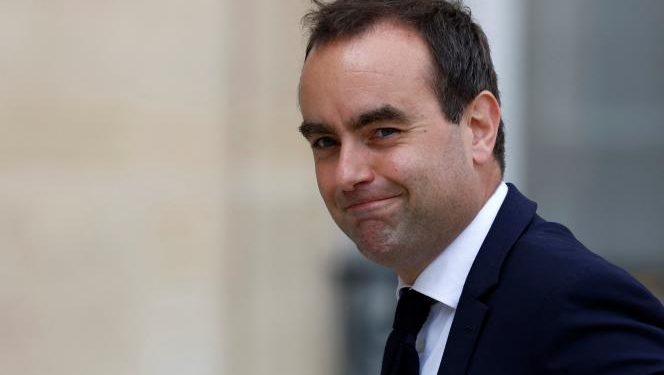 French Overseas Minister Sebastien Lecornu  arrives to attend the last weekly cabinet meeting at the Elysee Palace in Paris, France, April 28, 2022. REUTERS/Gonzalo Fuentes