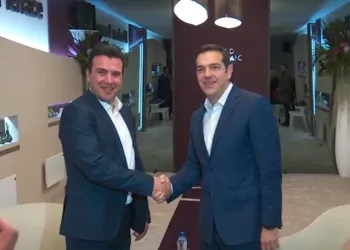 Првото поздравување на Заев и Ципрас во Давос 2018 година.