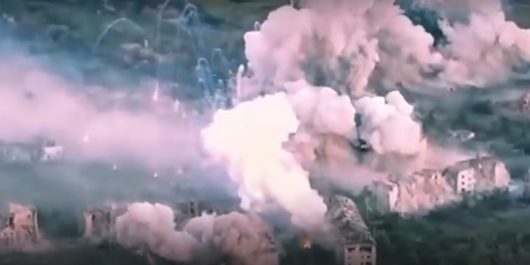 Скриншот од видео снимка на руските воздушни напади врз цивилни цели во Украина.