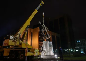 Отстранување на споменикот на Ќосето. Февруари 2018 година. Фото: Град Скопје