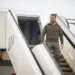 Претседателот Зеленски пристигнува на аеродромот во Хирошима, на Самитот на Г7, 21 мај 2023 (фото извор: Официјалната веб страница на Претседателот на Украина)