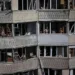 Станбена зграда која е оштетена за време на напад со руски дрон во текот на ноќта во Одеса на 10 јуни 2023 година. (Foto: Reuters)