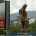 Фотографија од споменикот на „Ќосето“ со партиски билборд на ВМРО-ДПМНЕ