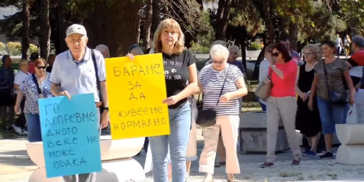 ПЕНЗИОНЕРИ И НЕКОИ ДРУГИ Протестантите се малубројни и кога ги придружуваат „членови на семејството“
