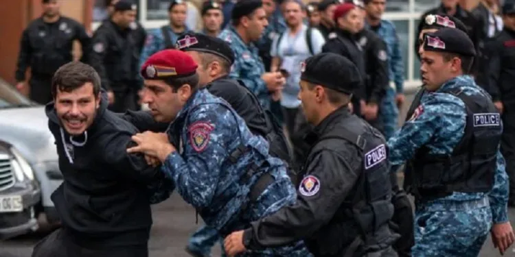По воена операција на Азербејџан во Нагорно-Карабах, бран протести и немири избувнаа низ Ерменија со барања владата на Пашинјан да поднесе оставка Фото: Гуидхал