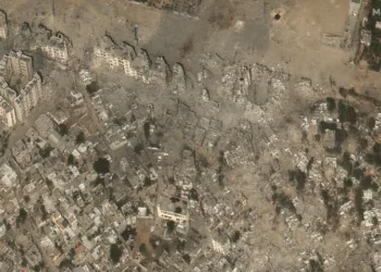 Оштетување на згради и објекти по бомбардирањето во населбата Избат Беит Ханун во северна Газа/ Satellite Image / Maxar Technologies via AP