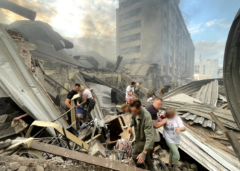 Последици од ракетниот напад врз Краматорск. Фото: Truth Hounds / Војчех Гжеџински