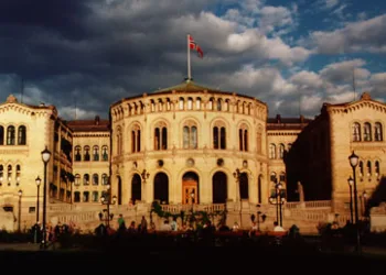 royal-palace-oslo-norway
