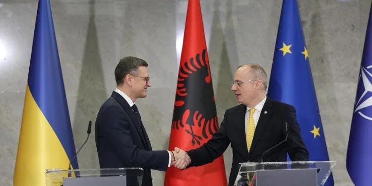 Кулеба од Тирана: Албанија целосно ја заслужува интеграцијата во ЕУ