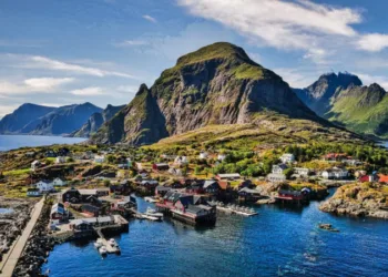 visitlofoten.com