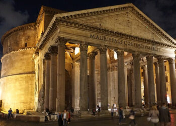 Outside of the Pantheon in Rome. (Mariordo/Wikimedia Commons/CC-SA-4.0)