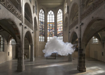 Berndnaut Smilde – Nimbus Sankt Peter, 2014, Sankt Peter Kunst-Station, Cologne, Photo: Cassander Eeftinck Schattenkerk