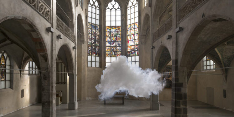 Berndnaut Smilde – Nimbus Sankt Peter, 2014, Sankt Peter Kunst-Station, Cologne, Photo: Cassander Eeftinck Schattenkerk